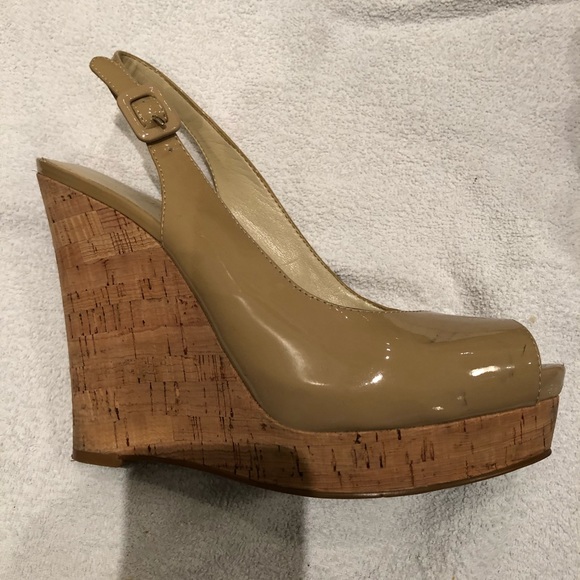 Nine West beige patent peep hole heels - Picture 2 of 5
